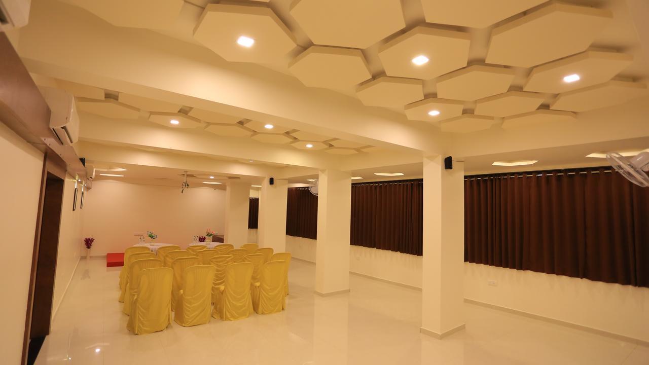 Hotel The Grand Raveta Pātan Exterior foto